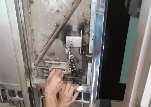 屋苑木門與鐵閘救援