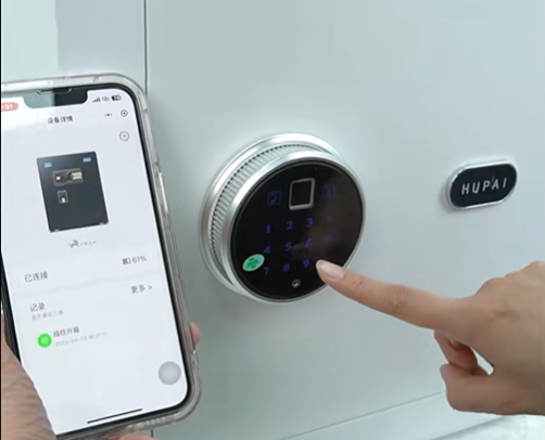 手機 App 遠程監控智能保險箱