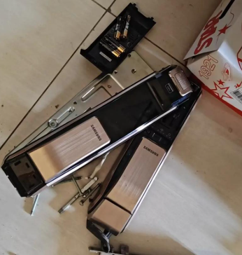 子母門改裝 Samsung 電子鎖