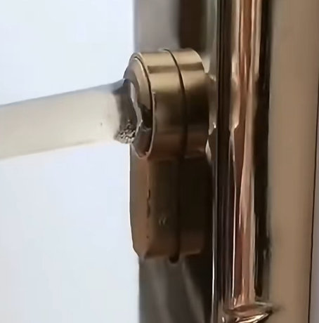 鎖孔被異物塞住情況下打開